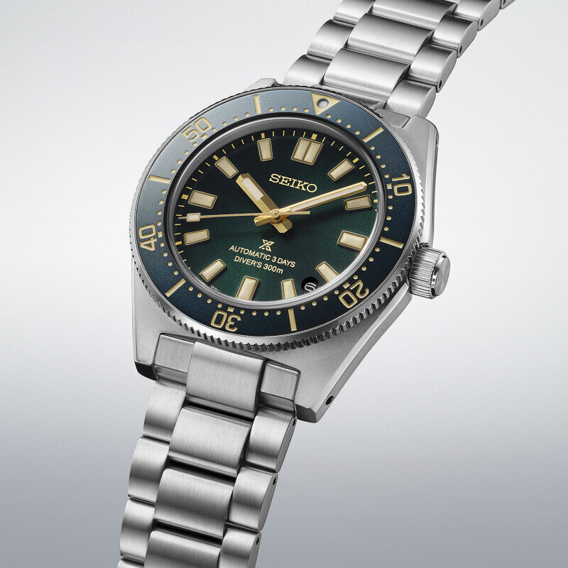 Seiko Prospex HBC010J1 automatisk dykkerur med stållænke set fra vinkel