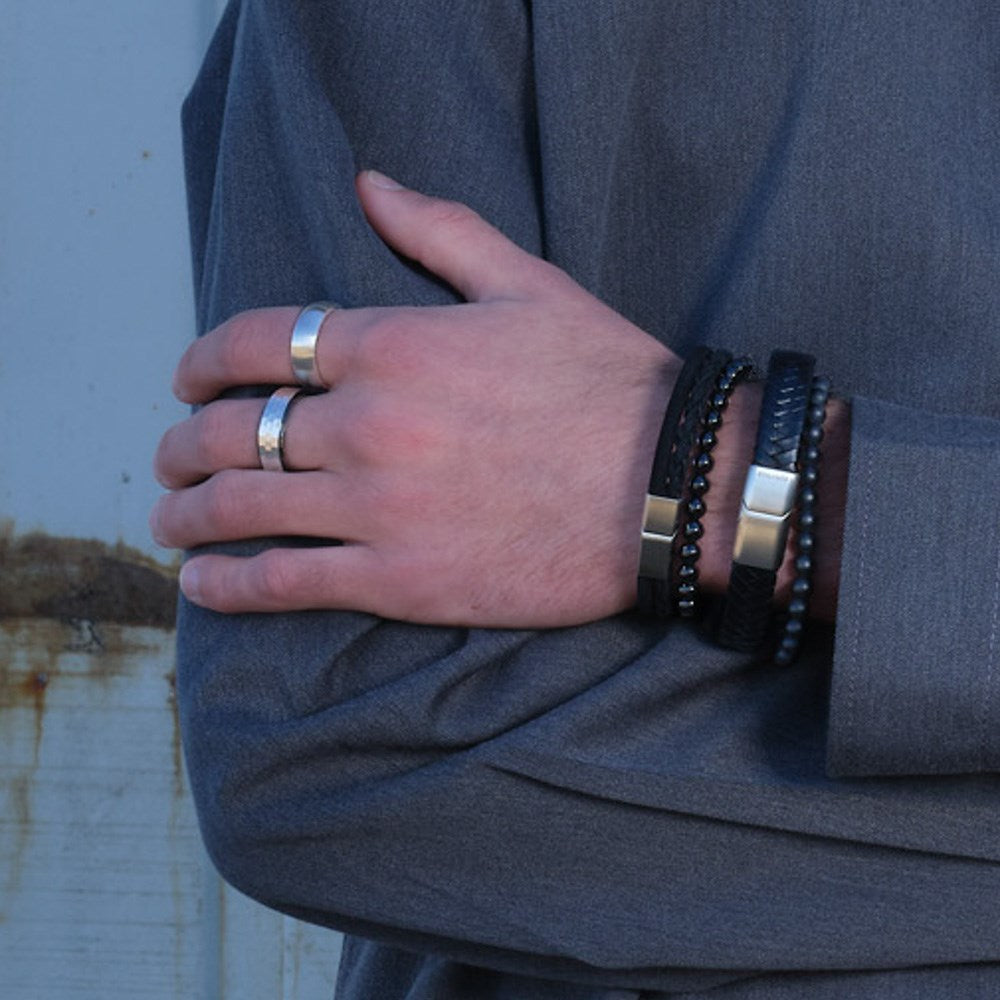 Styling af sorte SON of NOA armbånd til mænd