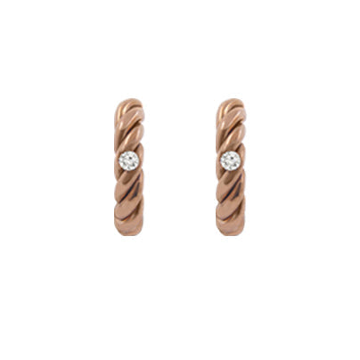 ZEEZEN bronze klikcreoler med snoet poleret design og 2 x 0,03 ct hvide lab grown diamanter på hvid baggrund.