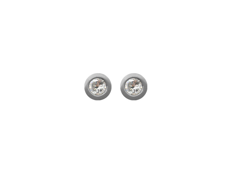 ZEEZEN ørestikker med poleret rundt design og morganitter på 2 x 3 mm på hvid baggrund.