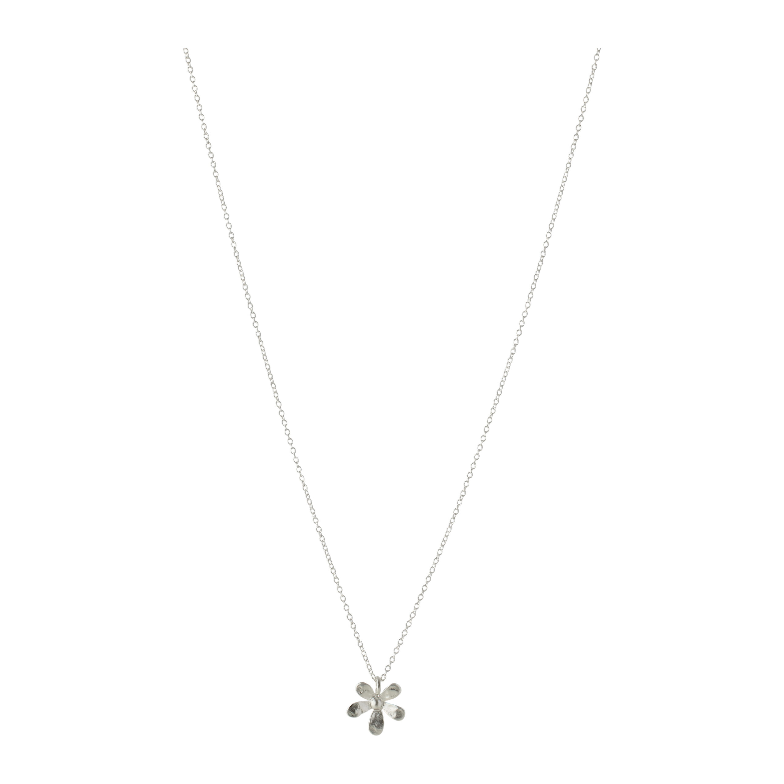 Pernille Corydon Wild Poppy Necklace - Naturligt inspireret halskæde med fin silkebørstet blomst. Tilgængelig i sølv og forgyldt sølv, justerbar længde (42-46 cm